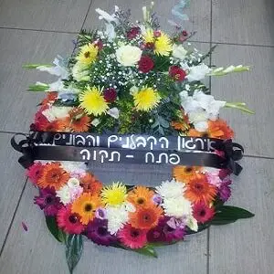 גלגל אבל בשילוב סידור פרחים