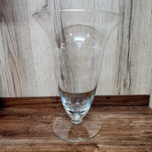 אגרטל זכוכית גביע | הפרח