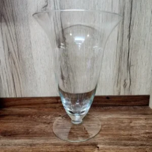 אגרטל זכוכית גביע | הפרח